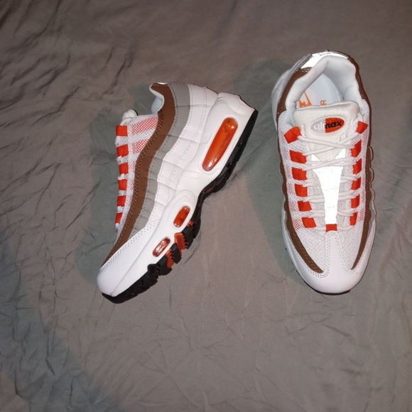 Shoes - Picture 5 of 11